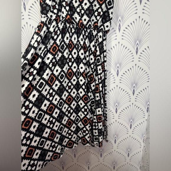 LOFT Black and White Aztec print knit dress size medium - Picture 3 of 6